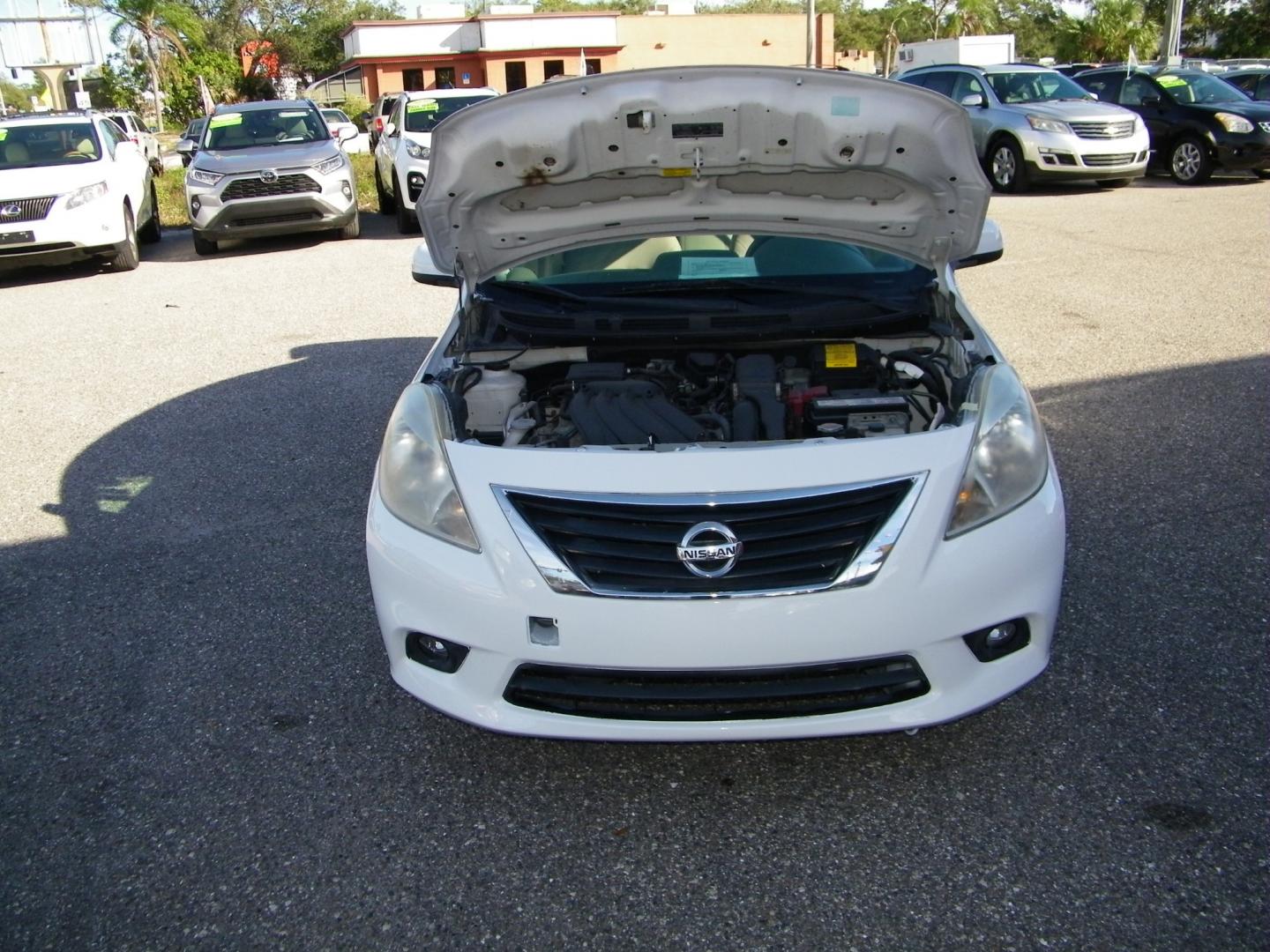 2012 White /Black Nissan Versa SV (3N1CN7AP3CL) with an L4, 1.6L engine, Automatic transmission, located at 4000 Bee Ridge Road, Sarasota, FL, 34233, (941) 926-0300, 27.298664, -82.489151 - Photo#8